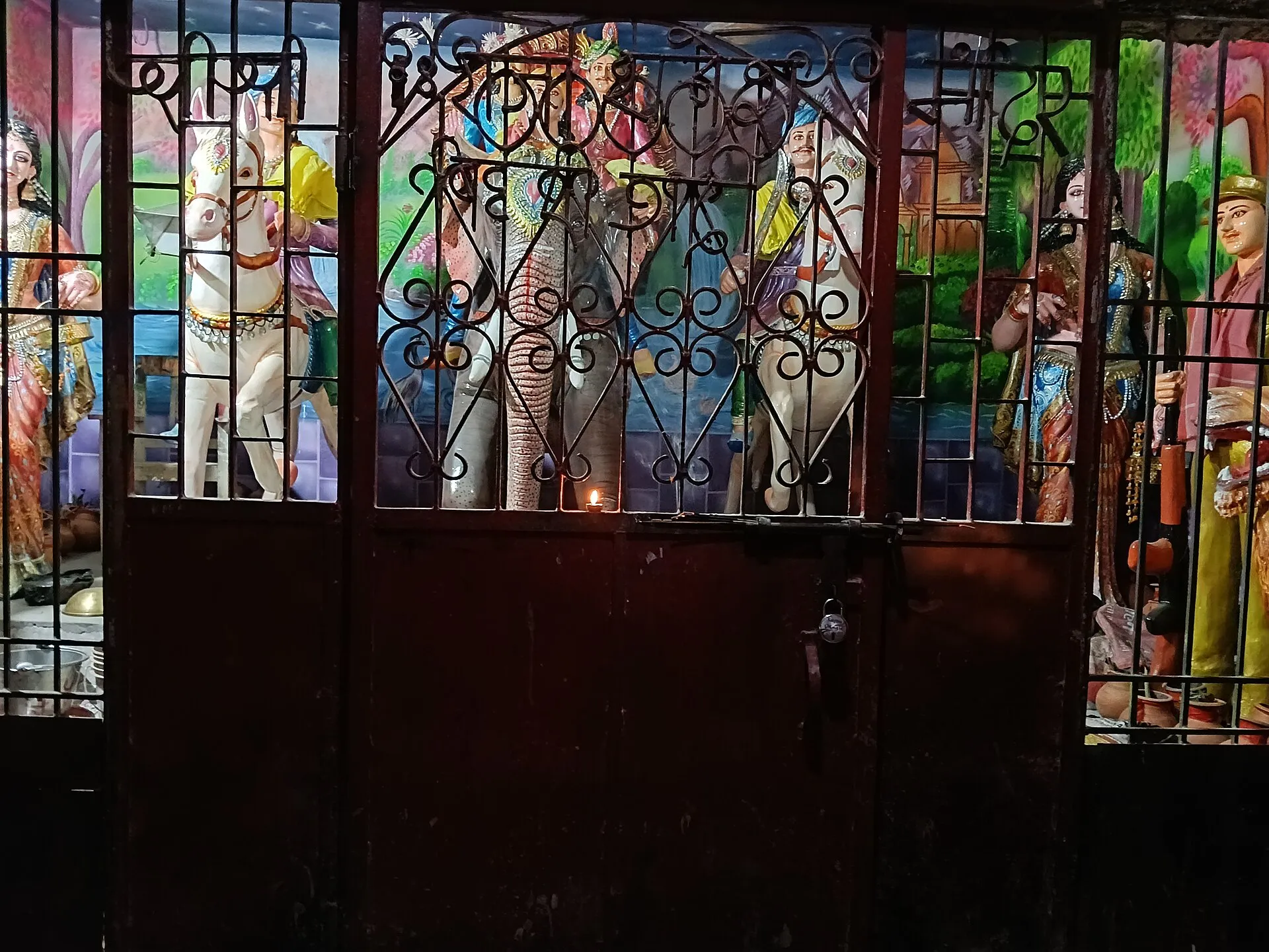 The Salhesh gahabar at Maharani Sthan, Basuki Bihari North.