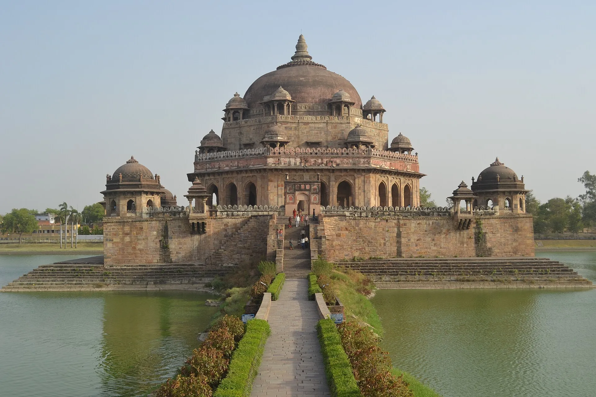 Sher Shah Suri’s tomb at Sasaram, seen across the surrounding water.
